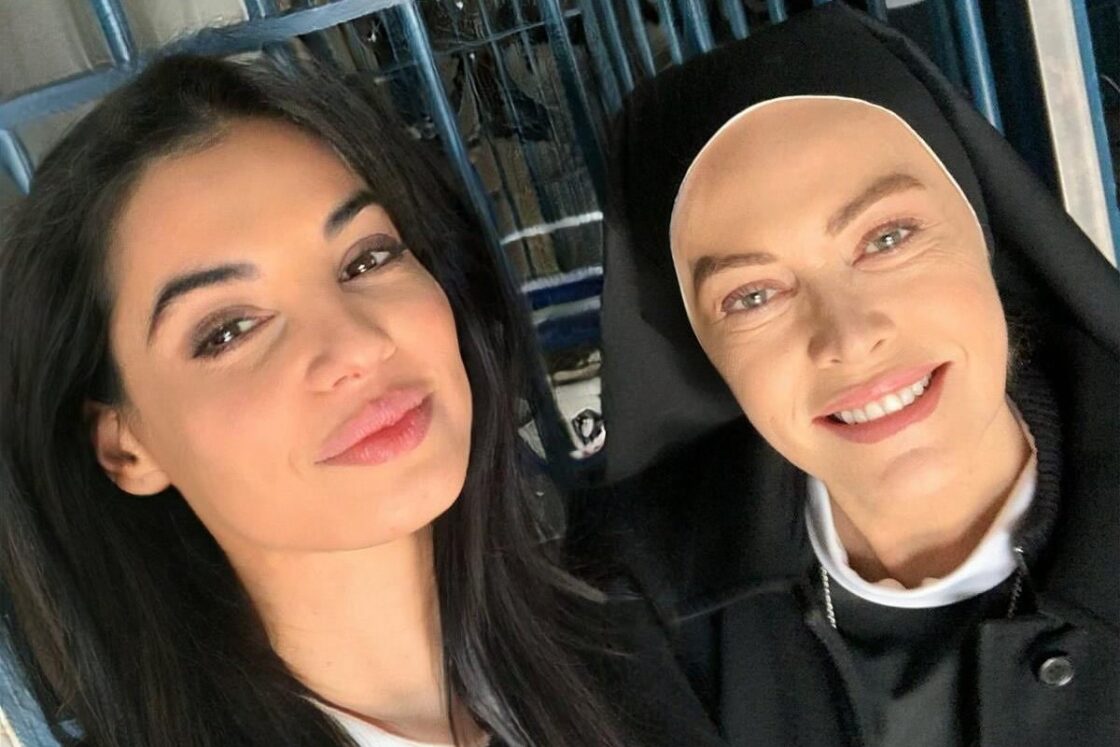 Francesca Chillemi e Elena Sofia Ricci in Che Dio ci Aiuti 8